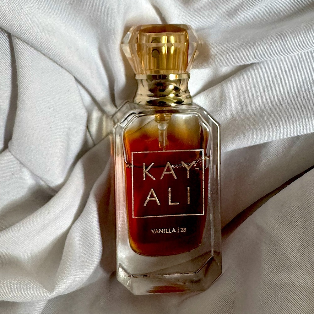 KAYALI VANILLA 28